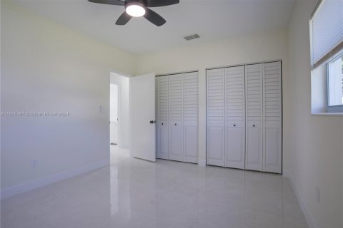 House in Cutler Bay, Florida 3 bedrooms, 120.59 sq.m. № 1355108 - photo 16