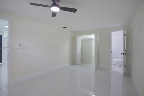 Casa en venta en Cutler Bay, Florida, 3 dormitorios, 120.59 m2 № 1355108 - foto 20