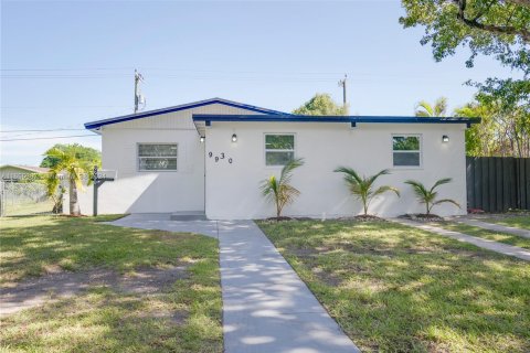 Villa ou maison à vendre à Cutler Bay, Floride: 3 chambres, 120.59 m2 № 1355108 - photo 1