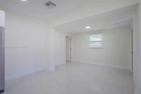 Villa ou maison à vendre à Cutler Bay, Floride: 3 chambres, 120.59 m2 № 1355108 - photo 4