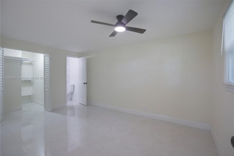 House in Cutler Bay, Florida 3 bedrooms, 120.59 sq.m. № 1355108 - photo 19