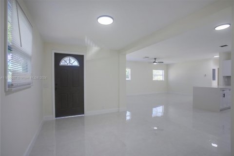 House in Cutler Bay, Florida 3 bedrooms, 120.59 sq.m. № 1355108 - photo 3