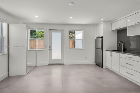 Apartamento en alquiler en Miami, Florida, 1 dormitorio, 384.24 m2 № 1355186 - foto 6