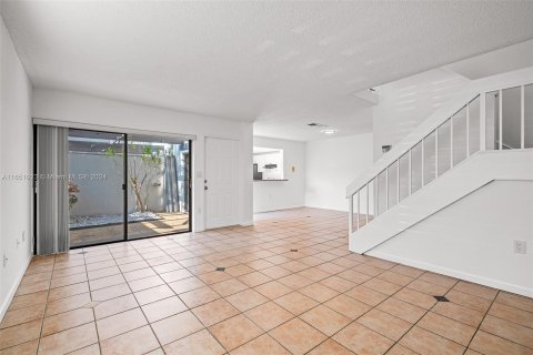 Adosado en venta en Miami, Florida, 3 dormitorios, 114.64 m2 № 1332975 - foto 4