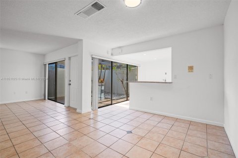 Adosado en venta en Miami, Florida, 3 dormitorios, 114.64 m2 № 1332975 - foto 6