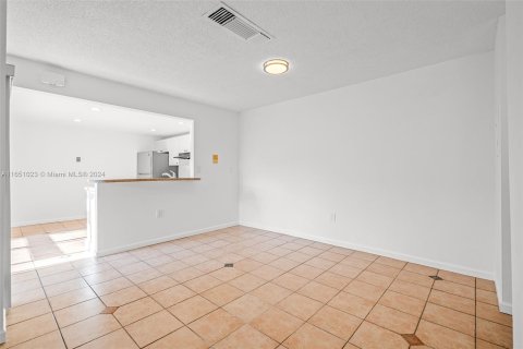 Adosado en venta en Miami, Florida, 3 dormitorios, 114.64 m2 № 1332975 - foto 5