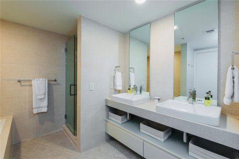 Condo in Miami Beach, Florida, 2 bedrooms  № 1333054 - photo 9