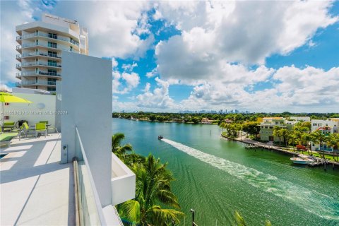 Copropriété à vendre à Miami Beach, Floride: 2 chambres, 120.77 m2 № 1333054 - photo 15