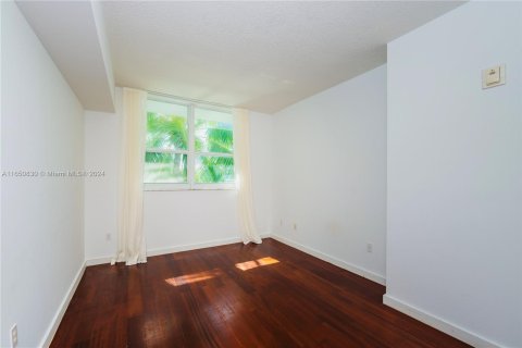 Copropriété à vendre à Miami Beach, Floride: 2 chambres, 120.77 m2 № 1333054 - photo 12