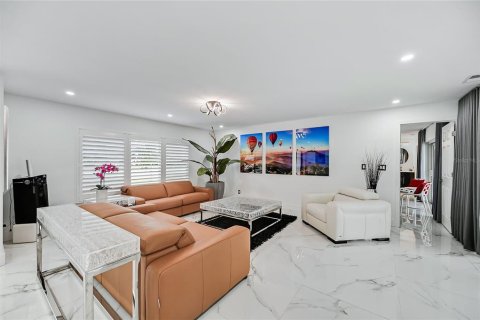 Casa en venta en Fort Myers, Florida, 3 dormitorios, 195.75 m2 № 952559 - foto 8