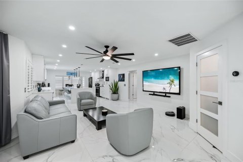 Villa ou maison à vendre à Fort Myers, Floride: 3 chambres, 195.75 m2 № 952559 - photo 11
