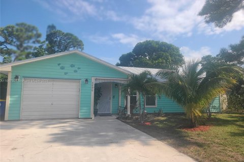 House in Stuart, Florida 3 bedrooms, 131.55 sq.m. № 1330829 - photo 1