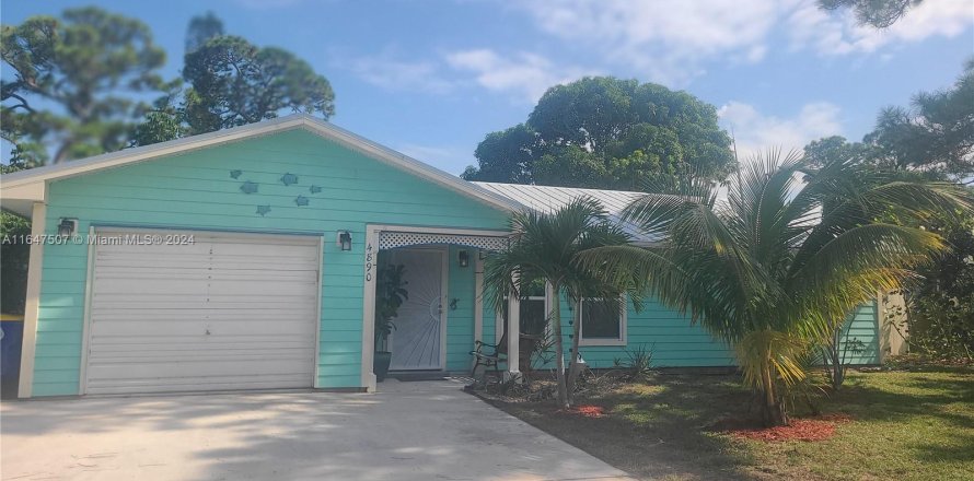 House in Stuart, Florida 3 bedrooms, 131.55 sq.m. № 1330829