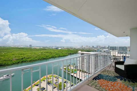 Condo in Sunny Isles Beach, Florida, 2 bedrooms  № 1330830 - photo 15