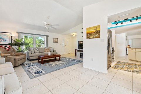 House in Port Charlotte, Florida 3 bedrooms, 182.65 sq.m. № 1258831 - photo 8