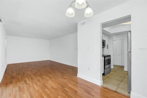 Condo in Orlando, Florida, 2 bedrooms  № 1381250 - photo 5