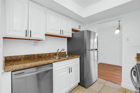 Condo in Orlando, Florida, 2 bedrooms  № 1381250 - photo 8