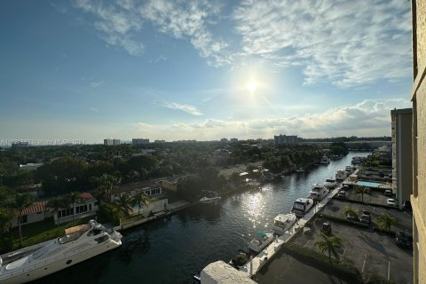 Condominio en venta en North Miami, Florida, 2 dormitorios, 89.46 m2 № 972333 - foto 1