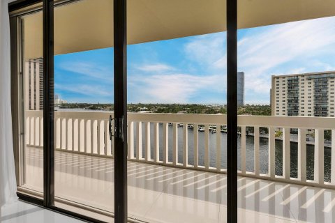 Condo in Aventura, Florida, 2 bedrooms  № 1091781 - photo 15