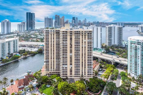 Condominio en venta en Aventura, Florida, 2 dormitorios, 177.44 m2 № 1091781 - foto 10