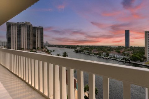 Condominio en venta en Aventura, Florida, 2 dormitorios, 177.44 m2 № 1091781 - foto 16