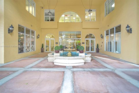 Copropriété à vendre à Coral Gables, Floride: 2 chambres, 109.07 m2 № 812722 - photo 1