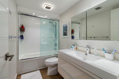 Condominio en venta en Coral Gables, Florida, 3 dormitorios, 145.86 m2 № 889769 - foto 10