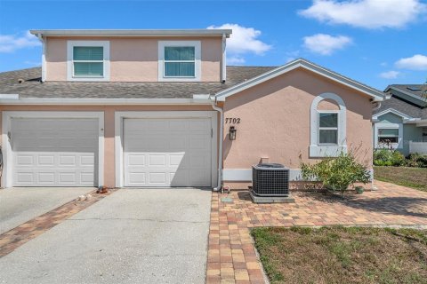 Townhouse in New Port Richey, Florida 3 bedrooms, 138.15 sq.m. № 1267728 - photo 1