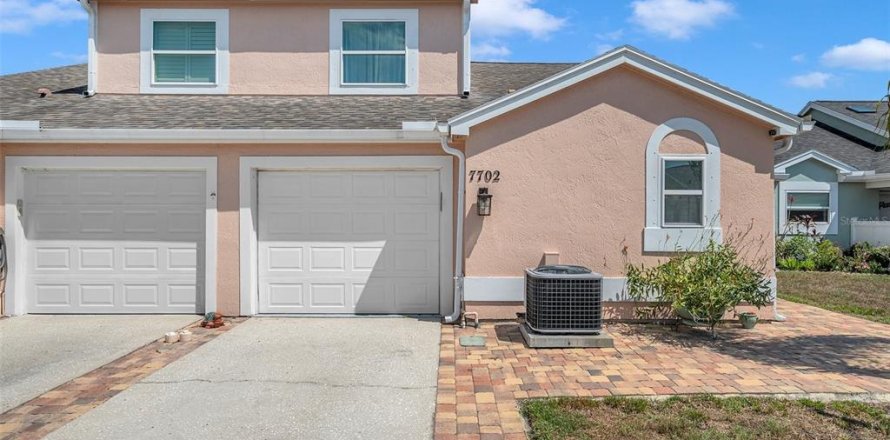 Townhouse in New Port Richey, Florida 3 bedrooms, 138.15 sq.m. № 1267728