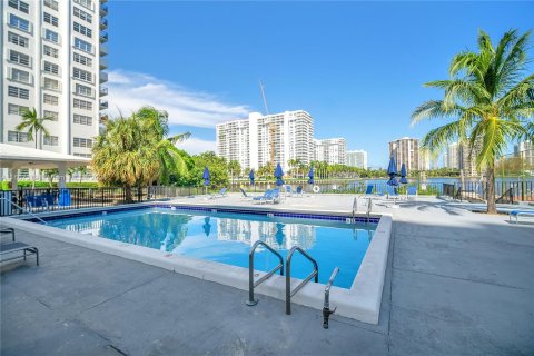 Condo in Aventura, Florida, 2 bedrooms  № 1232516 - photo 26