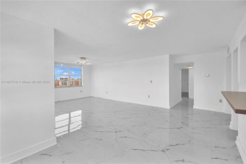 Condo in Aventura, Florida, 2 bedrooms  № 1232516 - photo 5