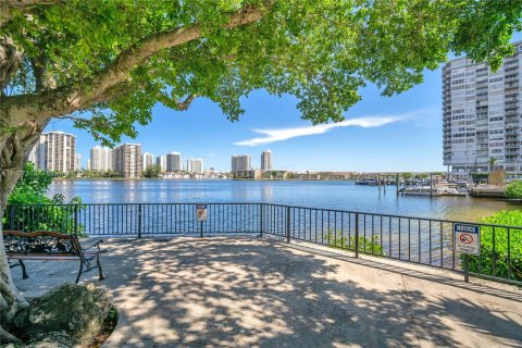 Condo in Aventura, Florida, 2 bedrooms  № 1232516 - photo 30