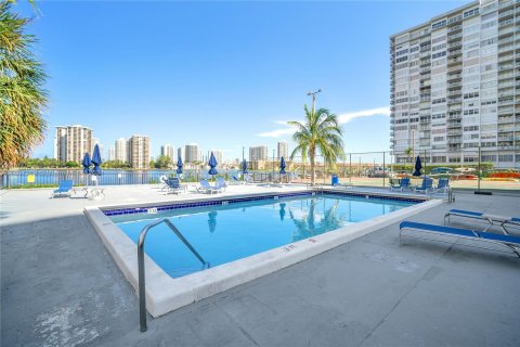 Condo in Aventura, Florida, 2 bedrooms  № 1232516 - photo 27