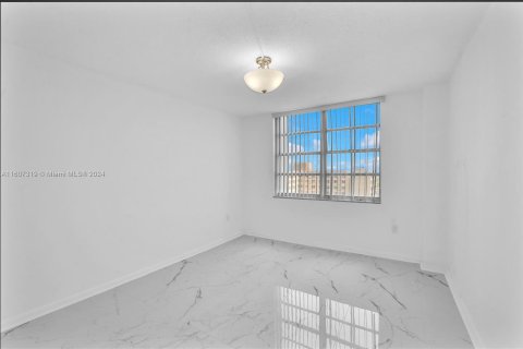 Condo in Aventura, Florida, 2 bedrooms  № 1232516 - photo 18