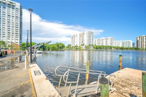 Condo in Aventura, Florida, 2 bedrooms  № 1232516 - photo 28