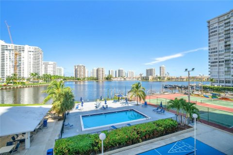 Condo in Aventura, Florida, 2 bedrooms  № 1232516 - photo 25