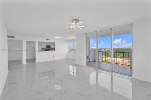 Condo in Aventura, Florida, 2 bedrooms  № 1232516 - photo 8