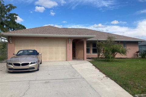 House in Punta Gorda, Florida 3 bedrooms, 158.68 sq.m. № 1105299 - photo 5