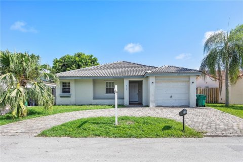 House in Cutler Bay, Florida 3 bedrooms, 159.05 sq.m. № 1235993 - photo 3