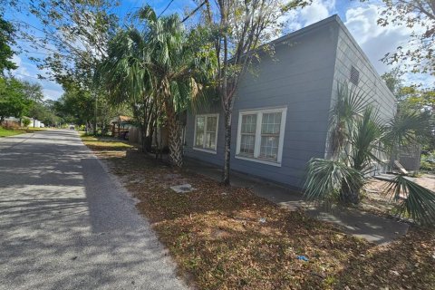 House in Tampa, Florida 4 bedrooms, 126.35 sq.m. № 1440968 - photo 2