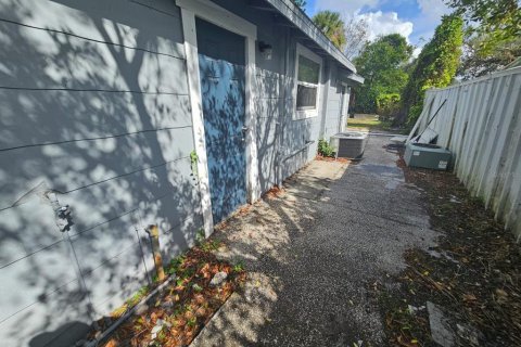 House in Tampa, Florida 4 bedrooms, 126.35 sq.m. № 1440968 - photo 5