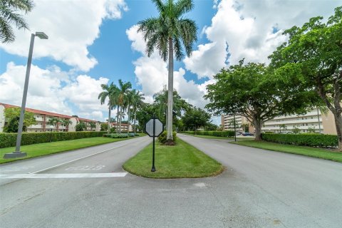 Condominio en venta en Pembroke Pines, Florida, 2 dormitorios, 108.7 m2 № 990513 - foto 4