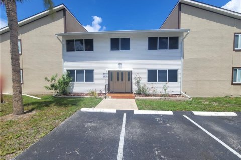 Condo in Punta Gorda, Florida, 2 bedrooms  № 1260392 - photo 1