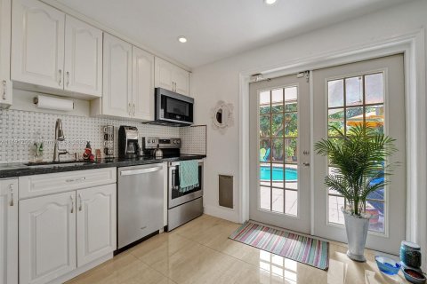 Villa ou maison à vendre à Oakland Park, Floride: 3 chambres, 121.52 m2 № 862506 - photo 2