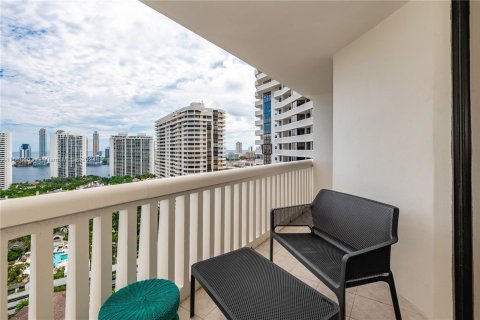 Condo in Aventura, Florida, 2 bedrooms  № 1387984 - photo 27