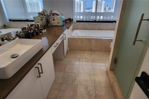 Condominio en venta en Aventura, Florida, 2 dormitorios, 114.27 m2 № 1387984 - foto 16