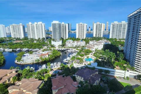 Condo in Aventura, Florida, 2 bedrooms  № 1387984 - photo 19