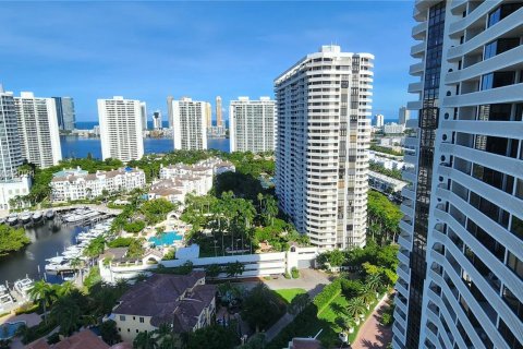 Condo in Aventura, Florida, 2 bedrooms  № 1387984 - photo 20