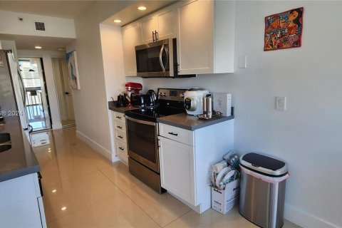 Condo in Aventura, Florida, 2 bedrooms  № 1387984 - photo 6