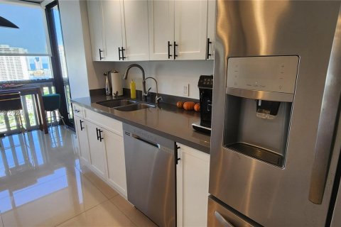 Condo in Aventura, Florida, 2 bedrooms  № 1387984 - photo 7